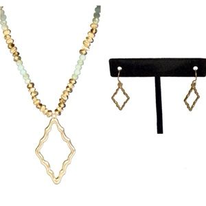 Viola Beaded Necklace/Earring Set (NWOT)